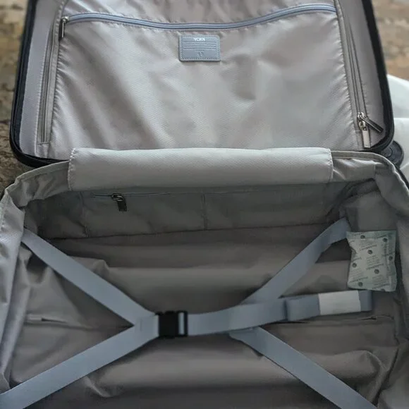 TUMI 19 Degree International Expandable Carry-On Suitcase - Picture 7 of 7